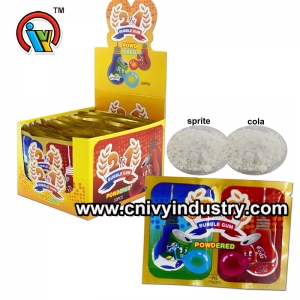 버블 껌을 씹어 서 1 인당 캔디 공급 업체 2 개를 가루로 만들다.